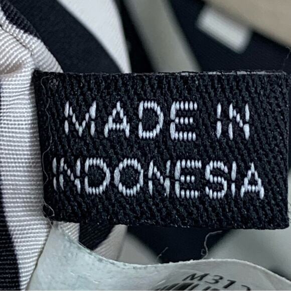 Marc by Marc Jacobs Crossbody Leather Taupe Zipper Closure Full Lining - Picture 12 of 14